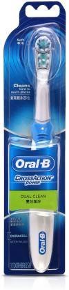 crossaction-batttery-powered-toothbrush-1-oral-b-soft-original-imagcznppgthqwex.jpeg
